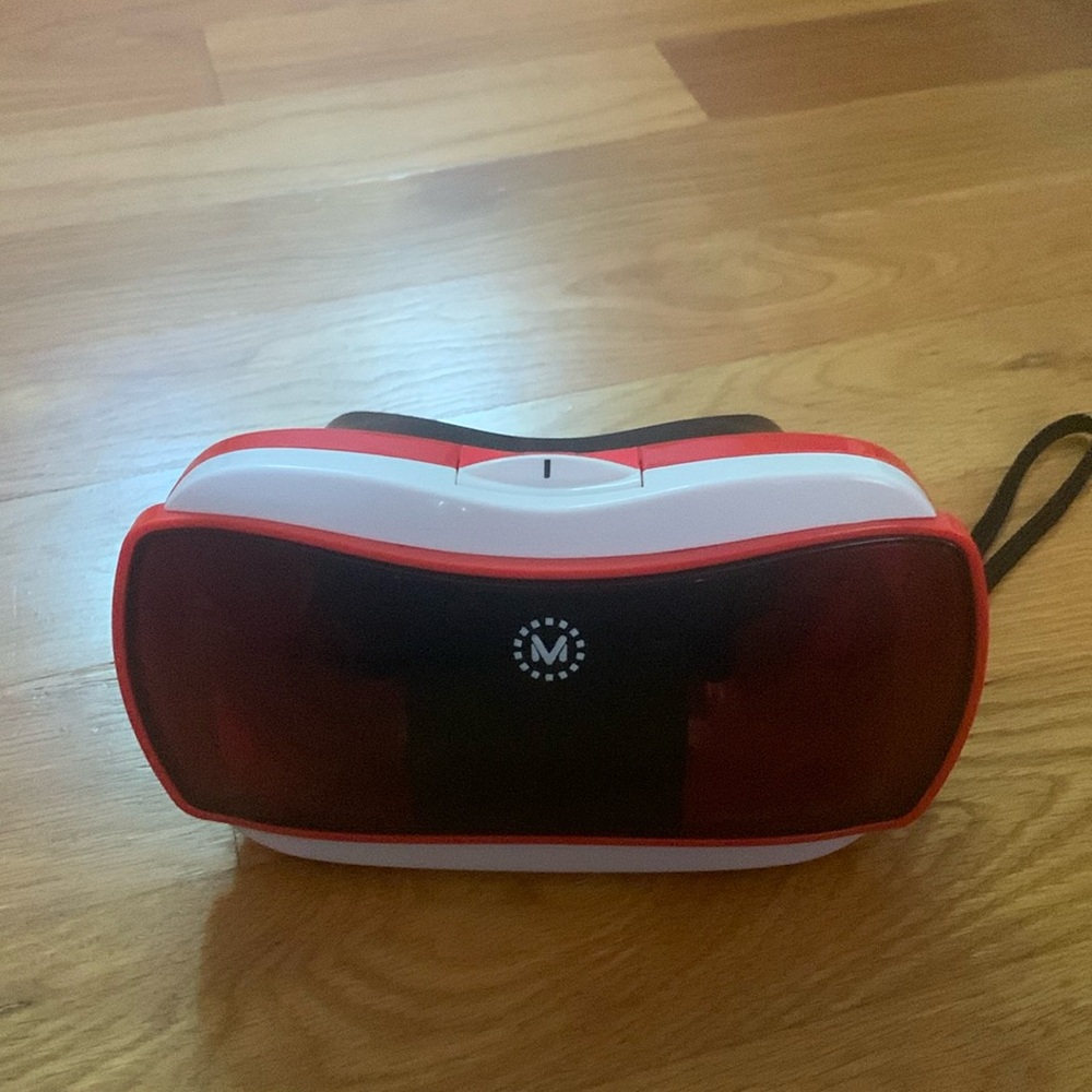 View master VR headset with the National Geographic experience pack